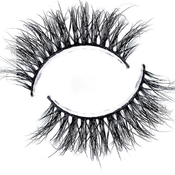 Lavaa Flirty Eyelash Set - Picture 2 of 8